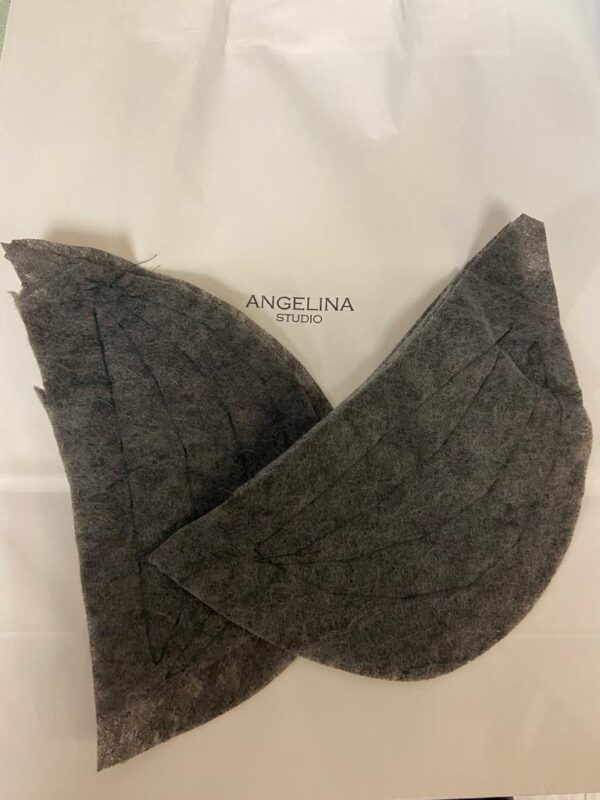 Pair of shoulder pads black or white